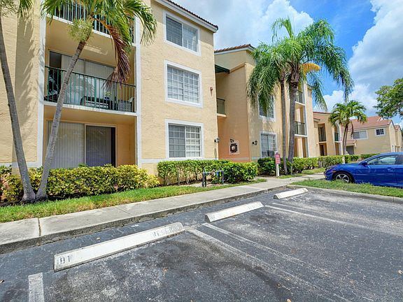 4th image of 1721 Village 305 Blvd #305