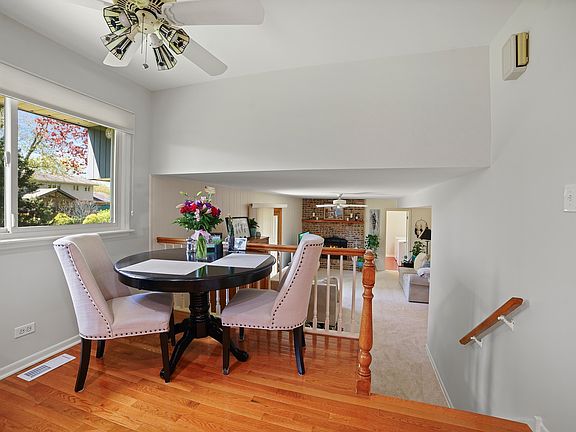 5th image of 569 E Cunningham Dr