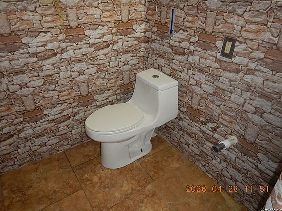 5th image of 4814 Roxton Ave