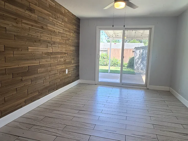 888 Glenn St — Photo 11