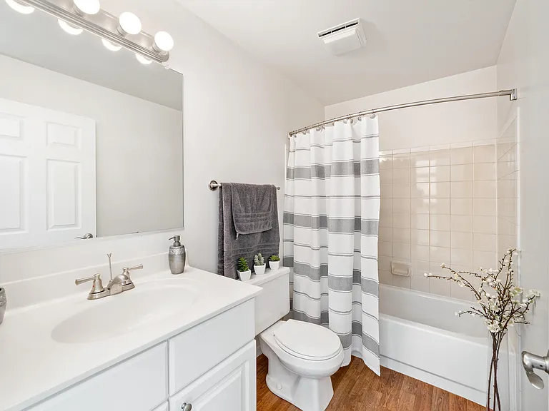 Camden at Bloomingdale Apartments — Photo 19