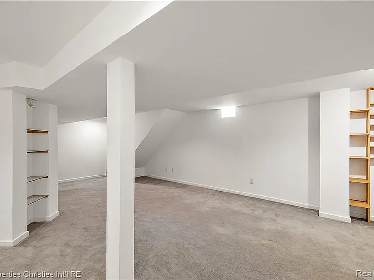 2635 Dorchester Rd — Photo 36