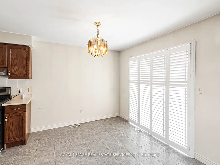 206 Bay St N — Photo 15
