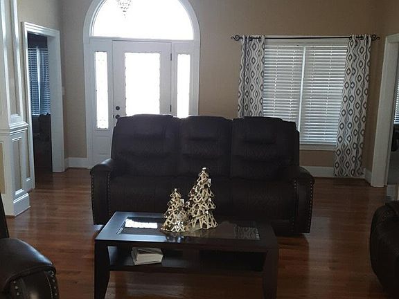 5th image of 605 Deer Acres Dr