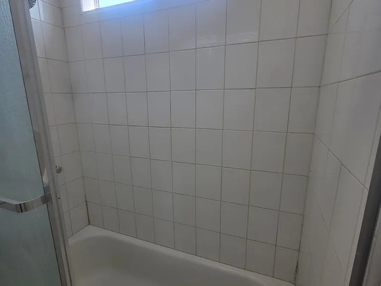324 E Esther St — Photo 9