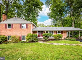 8816 Bridle Wood Dr, Springfield, VA 22152