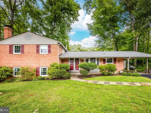 8816 Bridle Wood Dr, Springfield, VA 22152