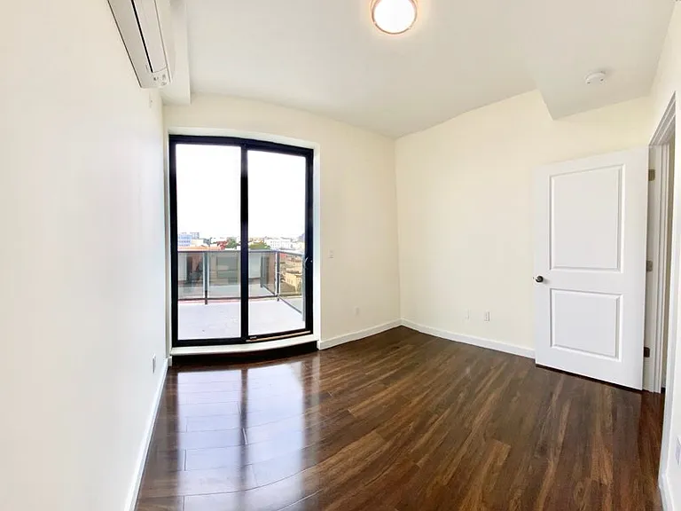 1705 E 17th St #210 — Photo 6