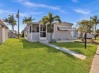 8640 SW 17th St, Davie, FL 33324