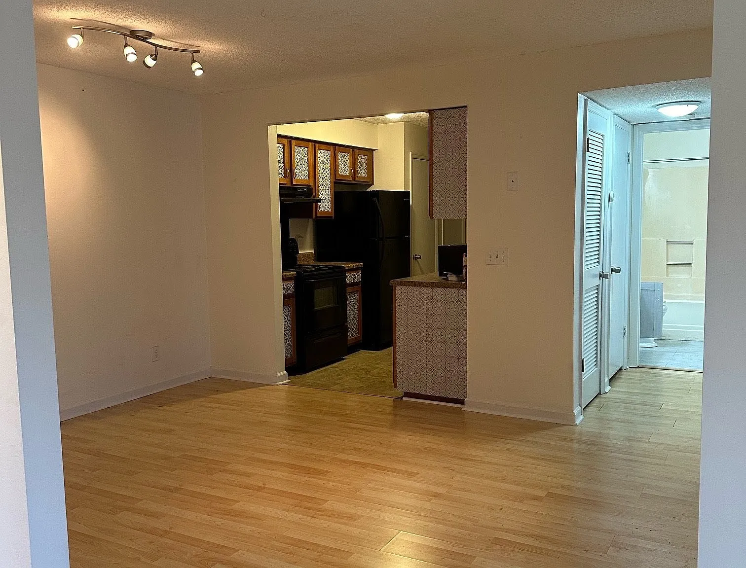 2 bed, 862 sqft, $1,300 — Photo 3