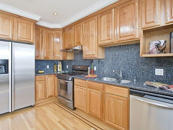 4th image of 374 24th Ave #3