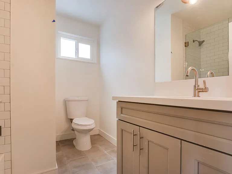 2042 N Alvarado St — Photo 14