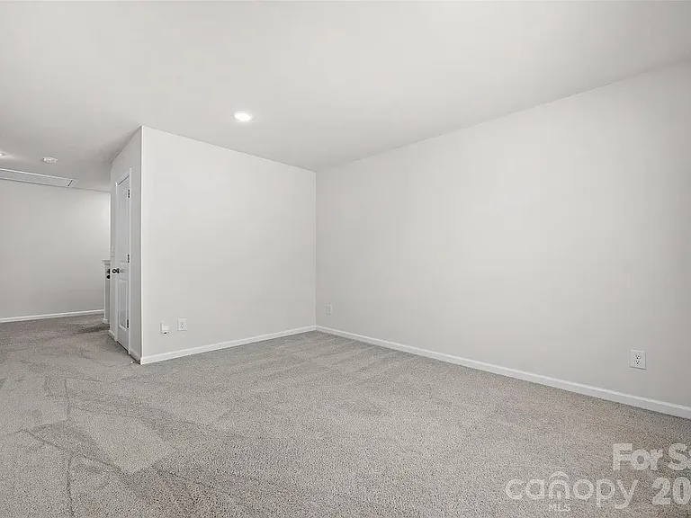 7024 Maple Run Cir — Photo 16