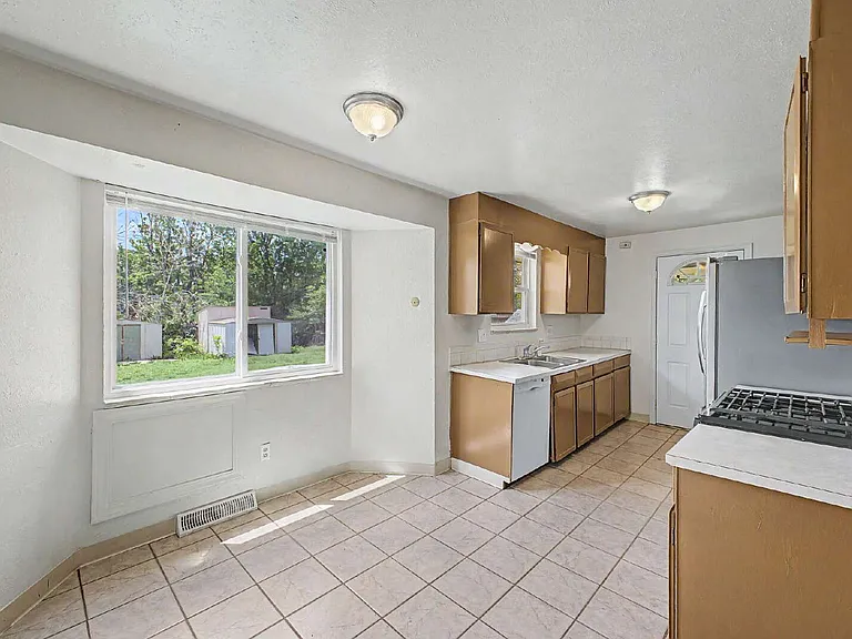 2519 Danbury Dr — Photo 11