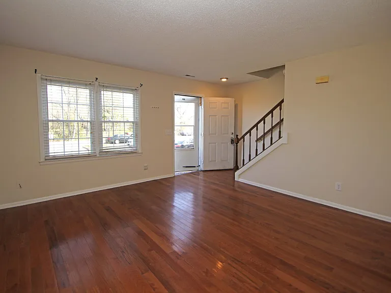 1410 Country Club Ct — Photo 3