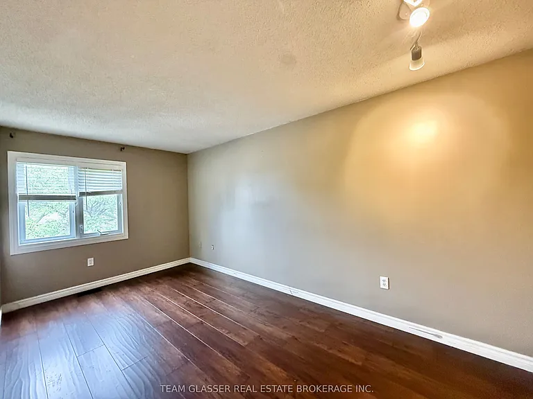 81 Erica Cres — Photo 10