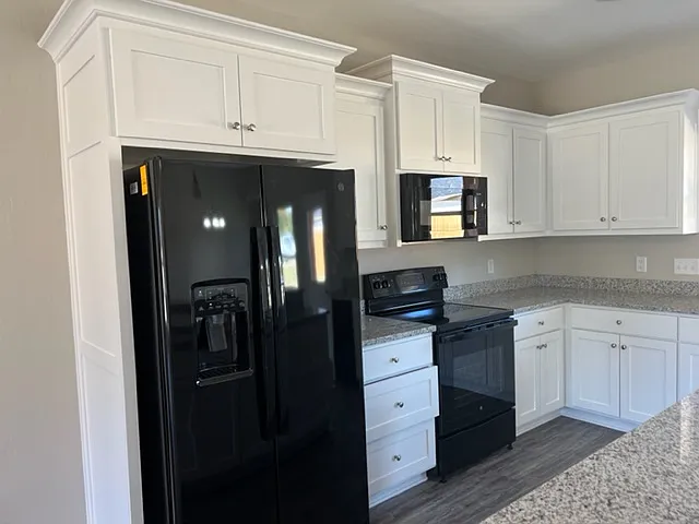 130 Oasis St — Photo 4