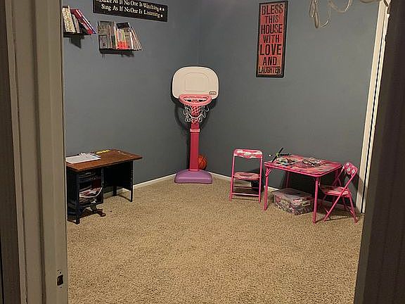 Play room or office space
