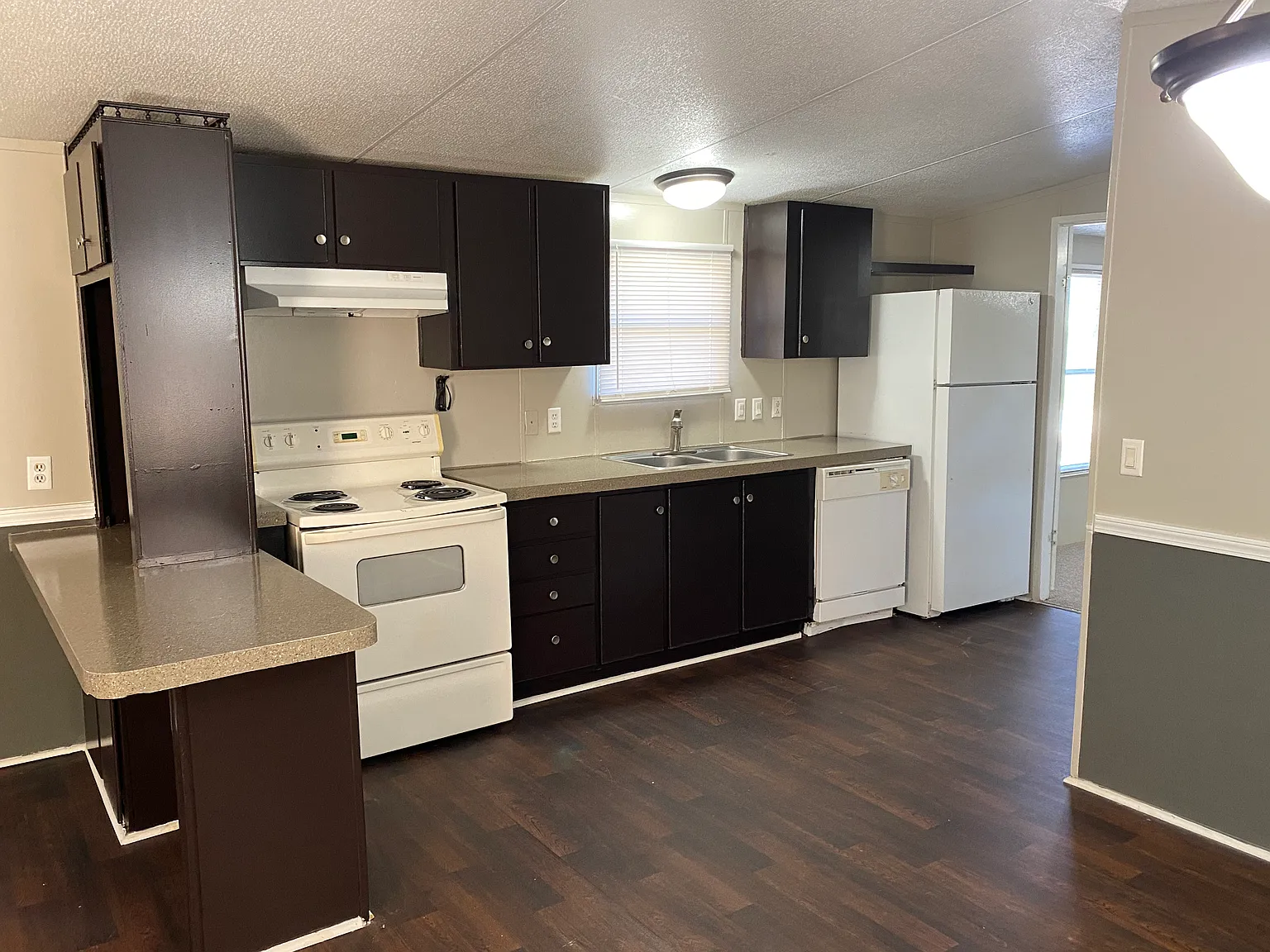 216 Skyline Dr photo 1