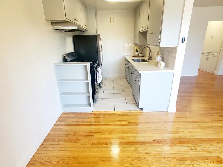 330 Orizaba Ave #4 — Photo 8