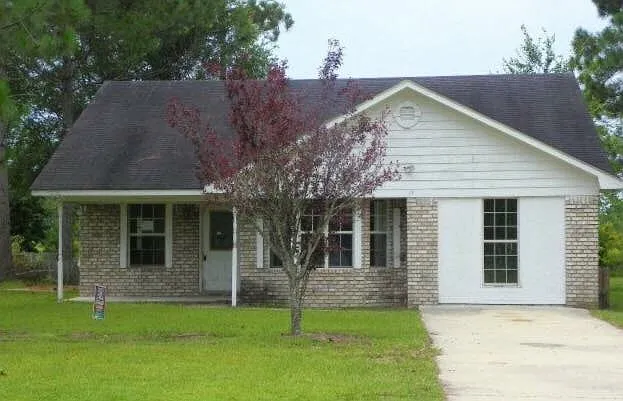 4 bed, 2.0 bath, 1361 sqft, $1,495 — Photo 1