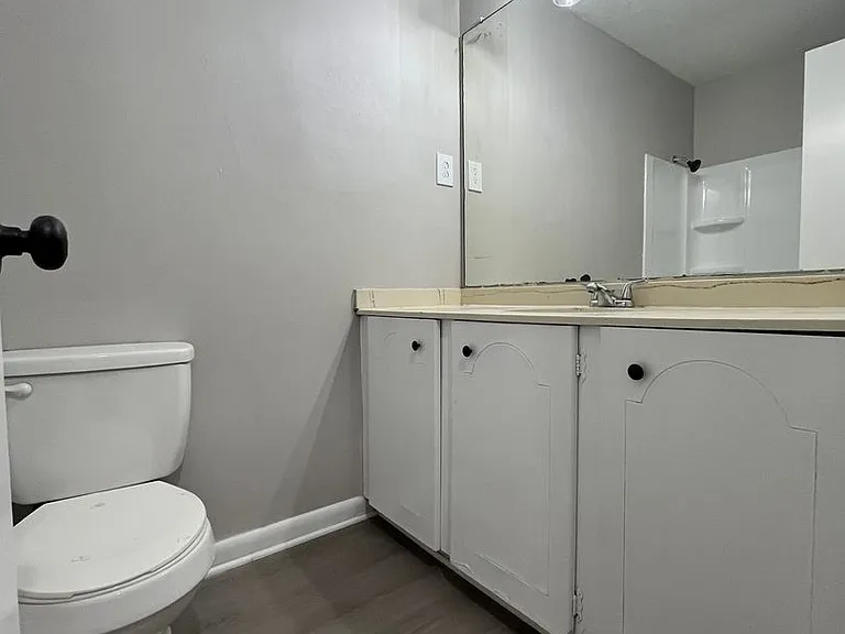 203 Lynn Ln — Photo 12