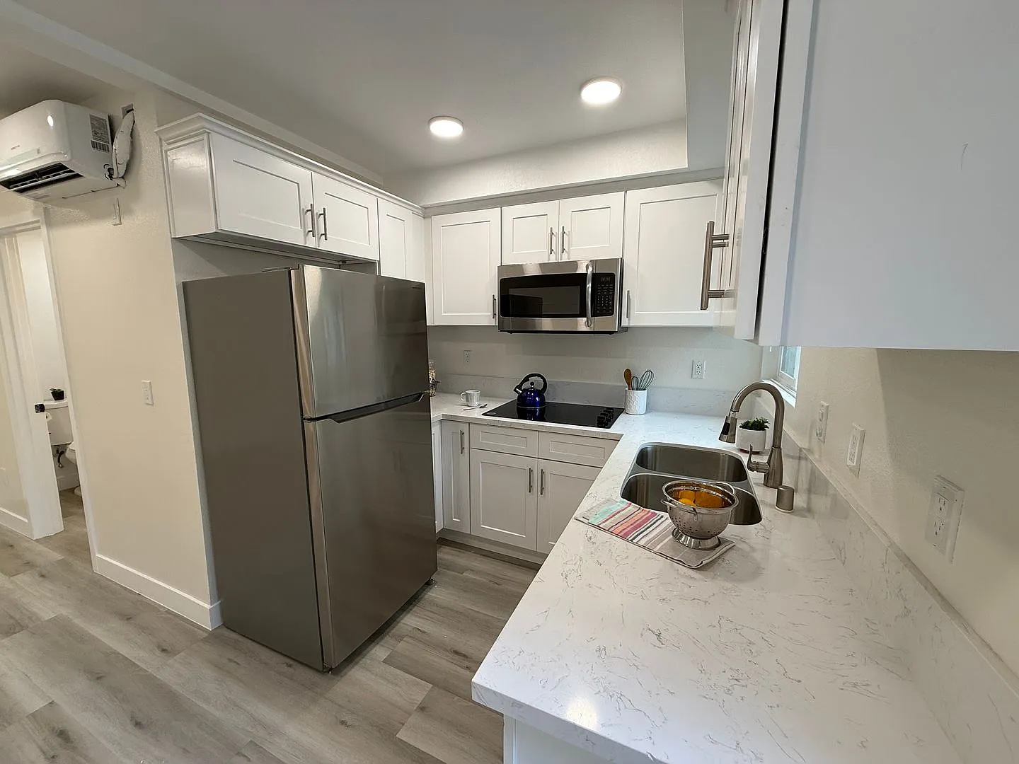 Catalina Bungalows — Photo 1