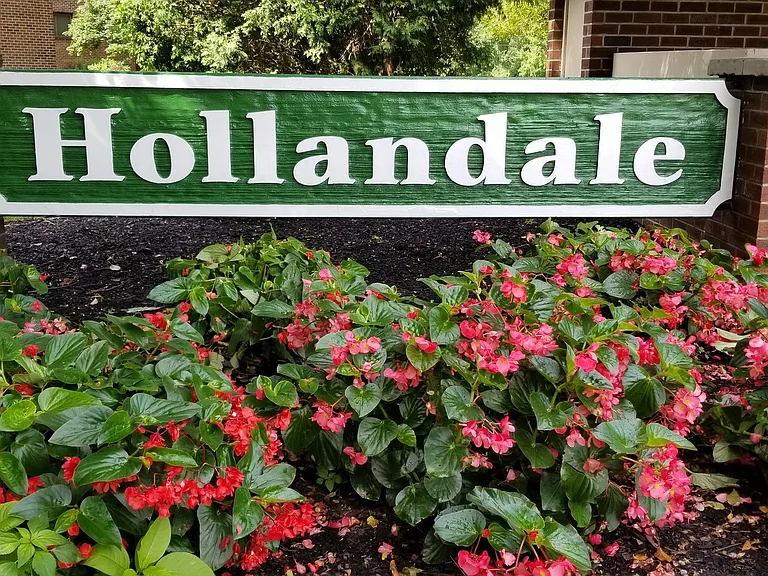 Hollandale Apartments — Photo 3