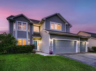 786 Riesgraf Rd, Carver, MN 55315