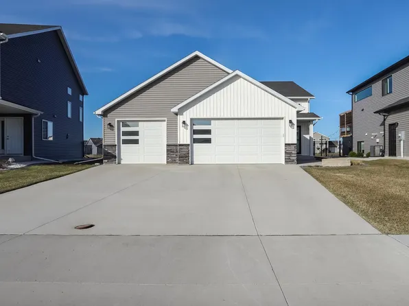 5461 Lori Ln W, West Fargo, ND 58078