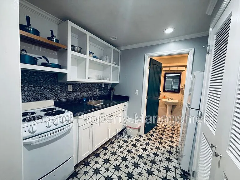 49 Shirley Dr — Photo 3