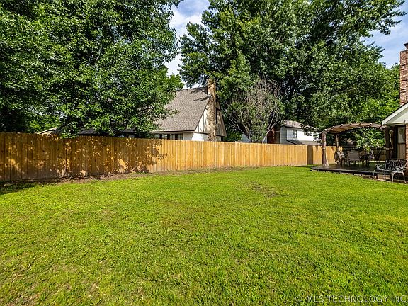 2nd image of 1626 S Beech Ct