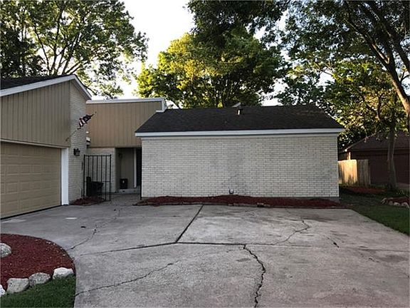 3rd image of 16215 Shady Elms Dr