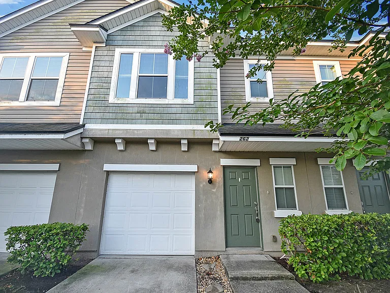 262 Moultrie Village Ln — Photo 2