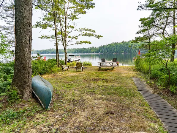 1072 Long Lake Rd, Muskoka Lakes, ON P0C 1M0