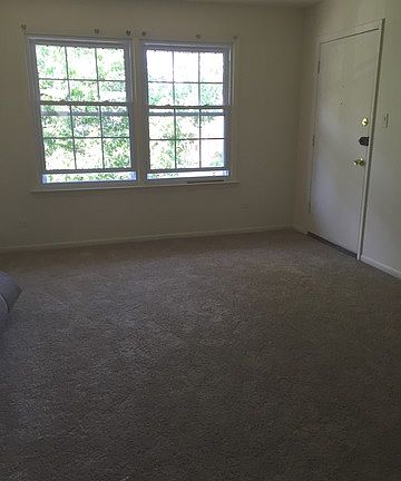 4th image of 219 Washington Sq APT D