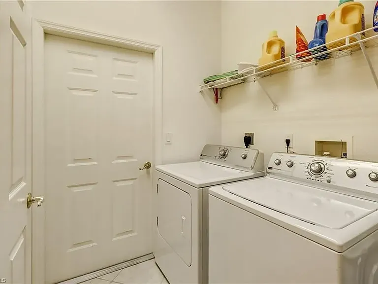 913 Fairhaven Ct — Photo 18