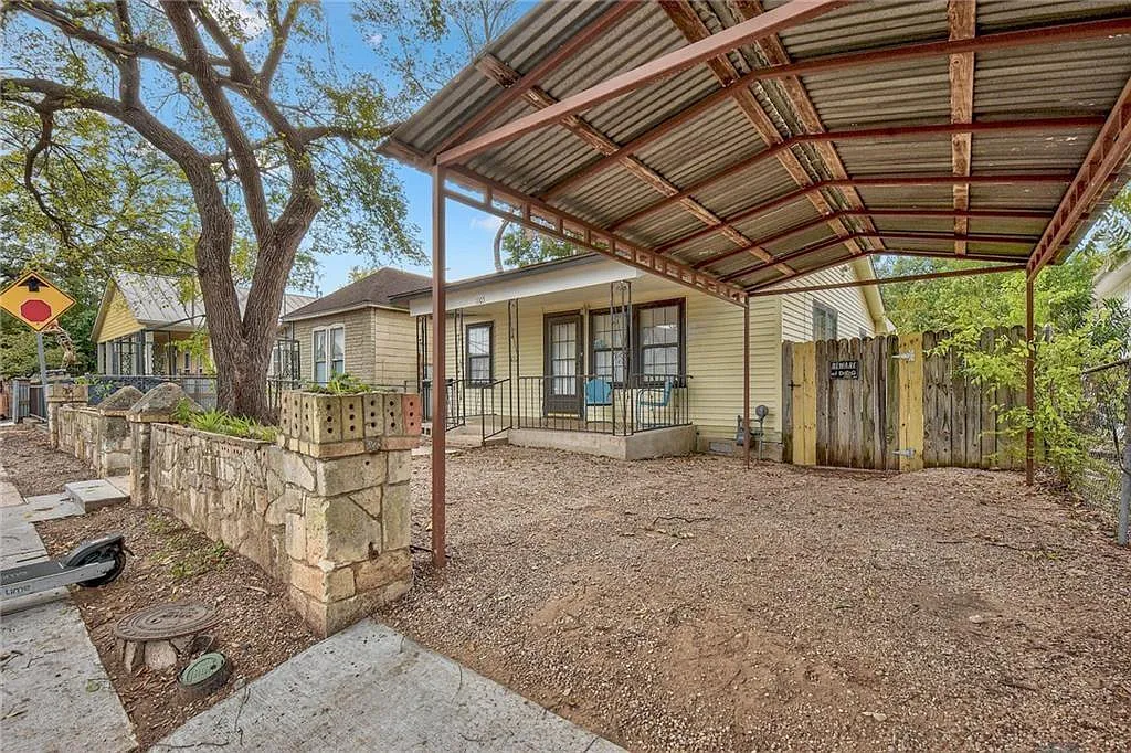 4 bed, 2.0 bath, 1302 sqft, $3,000 — Photo 4