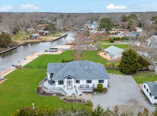 14 Penny Ln, Hampton Bays, NY 11946