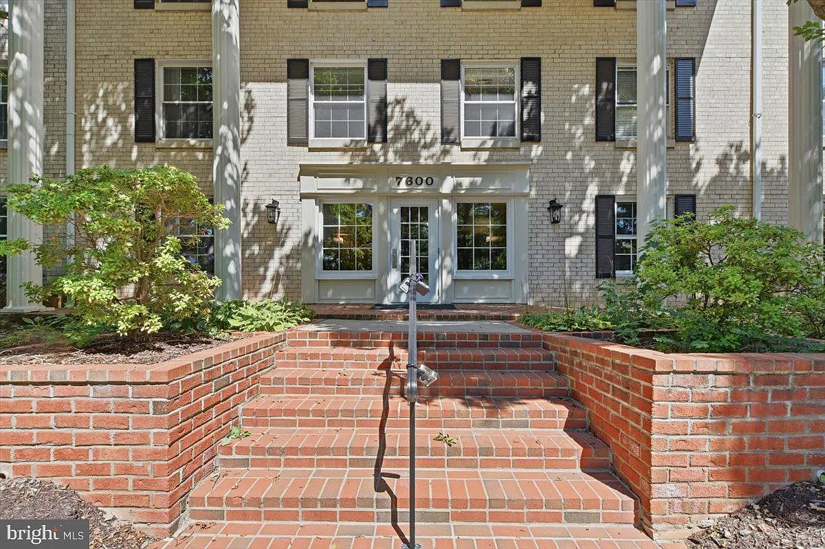 2 bed, 2.0 bath, 1180 sqft, $2,600 — Photo 2