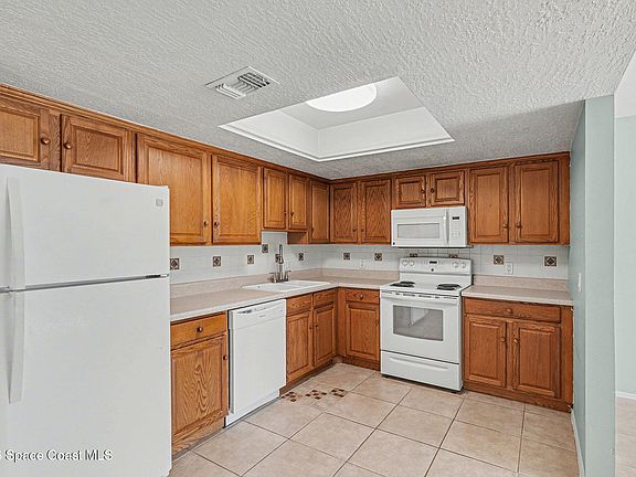 4th image of 362 Chandler St