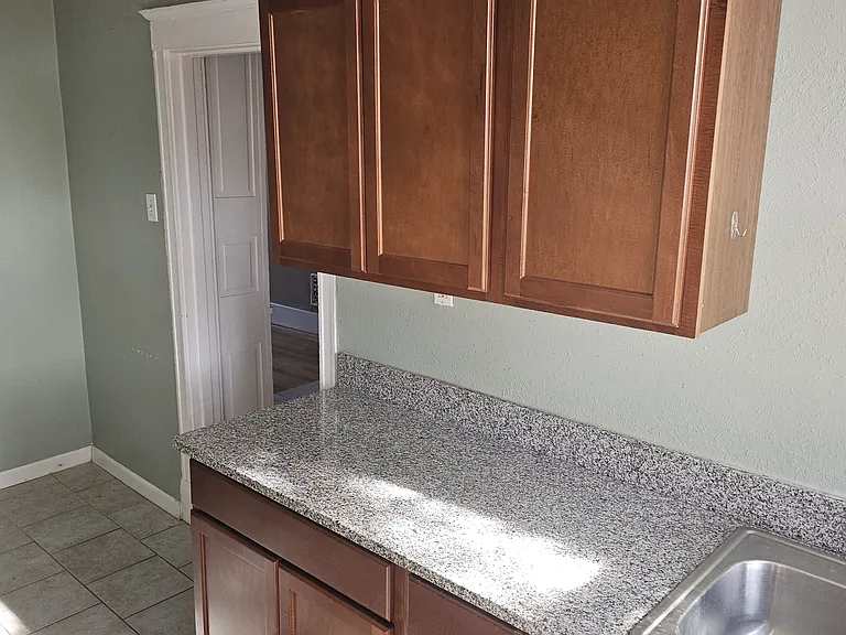 2000 Allen Ave — Photo 11