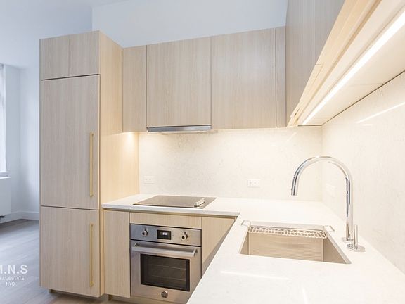 3rd image of 250 W 19th St APT 9K
