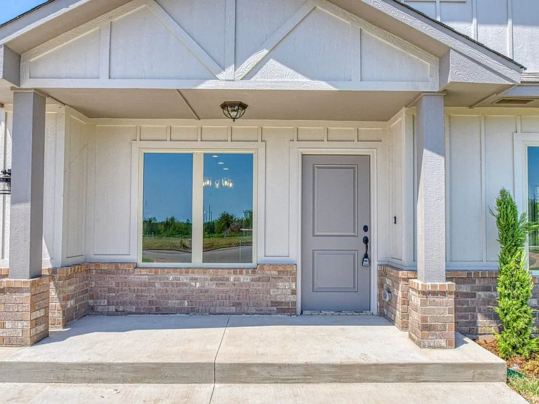 8101 Solare Pl — Photo 3