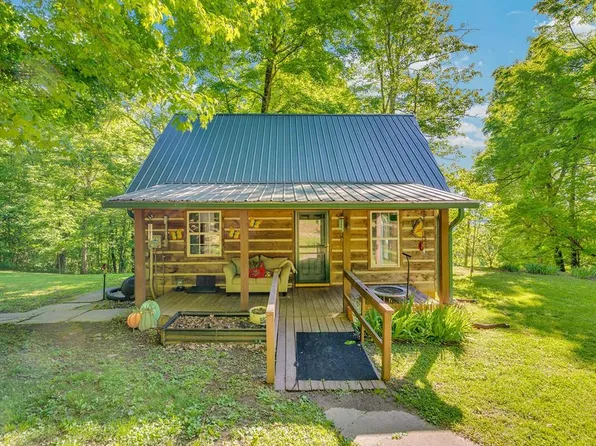 755 Woody Rd, Byrdstown, TN 38549
