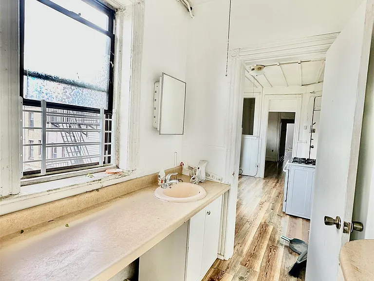 319 8th St #3R — Photo 7