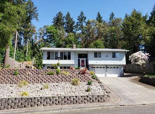 700 Deercliff Rd NE, Bainbridge Island, WA 98110