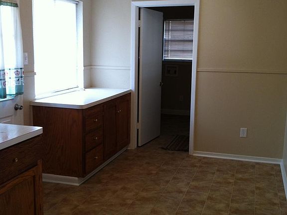 5th image of 3129 Cloverdale Pl