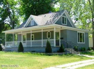210 E 9th St, Morris, MN 56267
