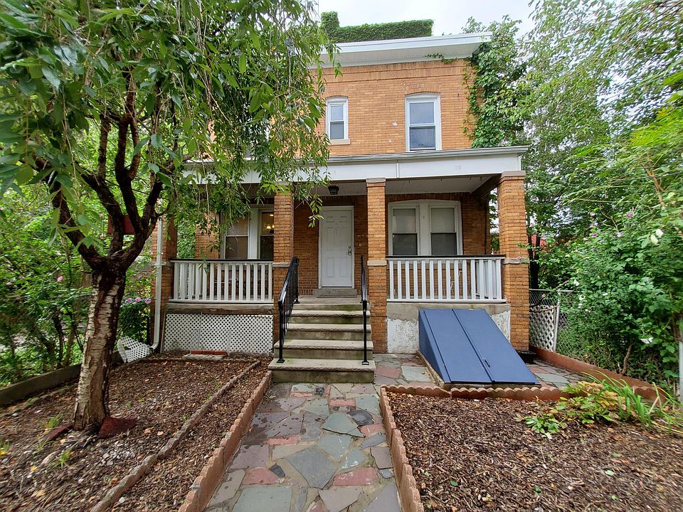 Colonial styled house with shared inner court garden and private porch